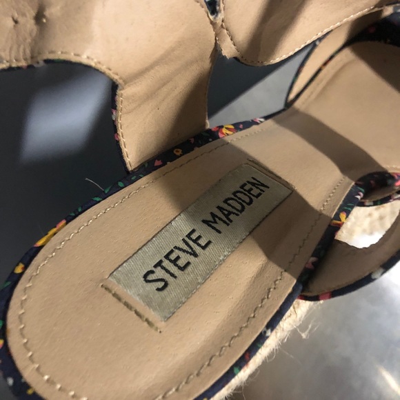 Steve Madden Wedges size 9 - Picture 2 of 3